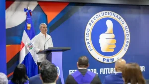 Abinader coloca formación política entre prioridades al asumir presidencia del PRM
