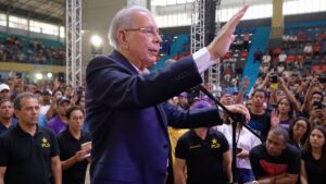Danilo Medina juramenta a 1,150 nuevos miembros del PLD en Barahona