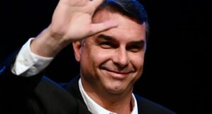Así fue la fuga de Flávio Bolsonaro de Brasil